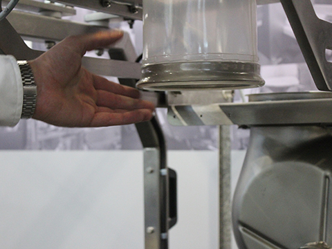 Easy-access reject device for gravity inspection