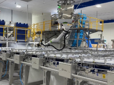 FANUC collaborative robot sparkles in new food factory cleaning solution